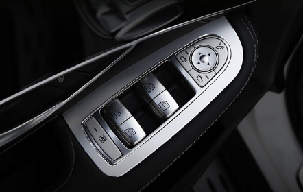 Stahování okna Mercedes Benz